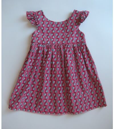 Robe avec dos en V et manches papillons